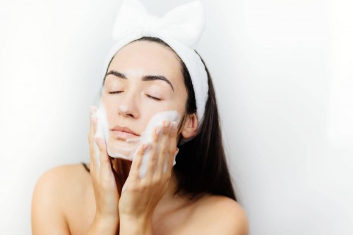 The Top Ten Benefits of Using a Cleanser