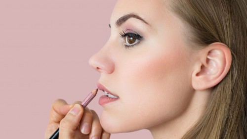 10 Powerful Hacks To Use Lip Liners